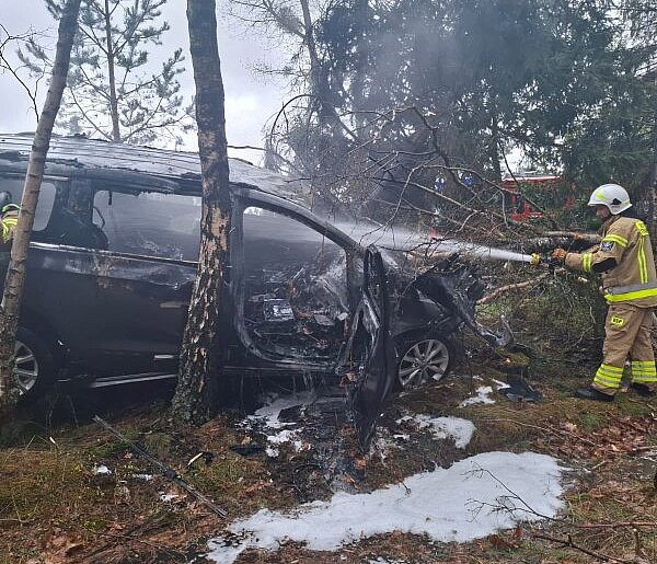 O włos od tragedii. 15-latek z gm. Sierakowice rozbił samochód rodziców