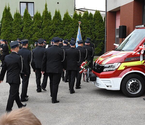 Odznaczenia i nowy wóz ratowniczo-gaśniczy dla druhów z OSP Sierakowice