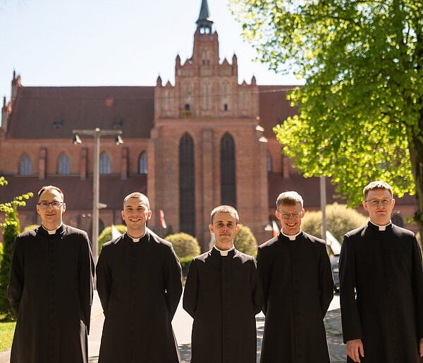 Dwóch diakonów z pow. kartuskiego przyjmie w sobotę święcenia kapłańskie