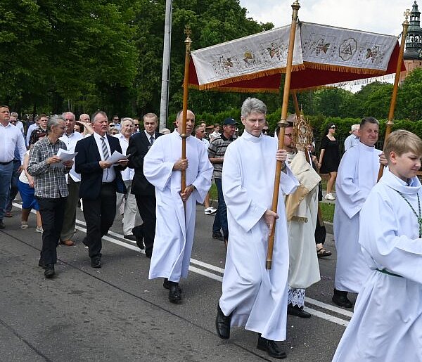 W czwartek katolicy będą świętować Boże Ciało. W Kartuzach osobne procesje