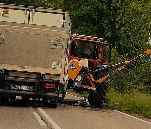 Ręboszewo - Brodnica Górna. Zderzenie samochodu dostawczego z ciągnikiem