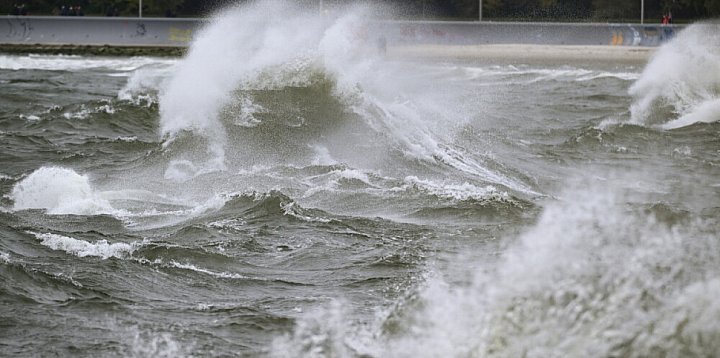 Wiatr porwał kitesurfera. Mężczyzna zginął na miejscu-72168
