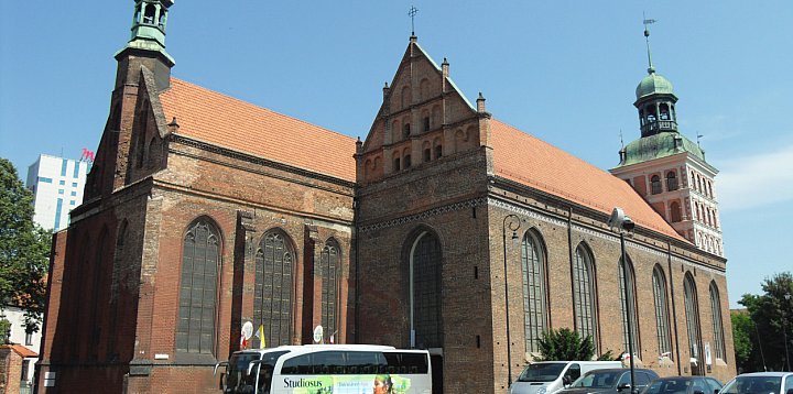 Panele fotowoltaiczne znikają z dachu Bazyliki św. Bryg-73369