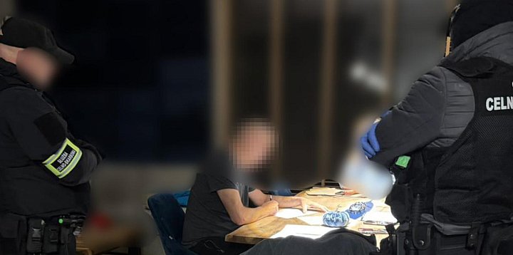 Region. Zatrzymano podejrzanych o oszustwa w obrocie pa-75290