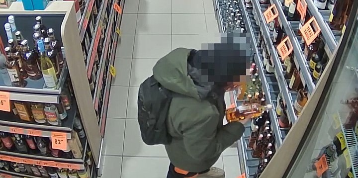 Bytów. Schował butelki whisky pod kurtkę i wyszedł. Wsz