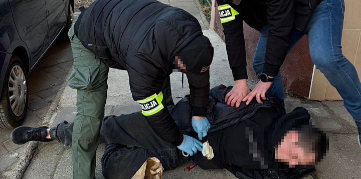 Zatrzymano oszusta podającego się za policjanta