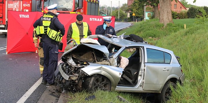Tragiczny wypadek w Chrząstowie. Nie żyją dwie osoby
