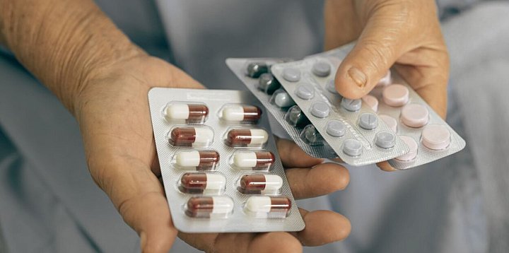 Mieszkaniec Gdyni podawał się za lekarza i sprzedawał l