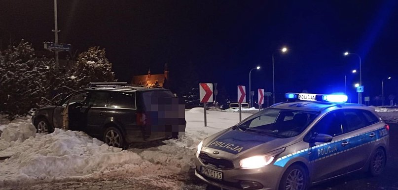 Żukowo. 19-latek zatrzymał samochód na środku ronda