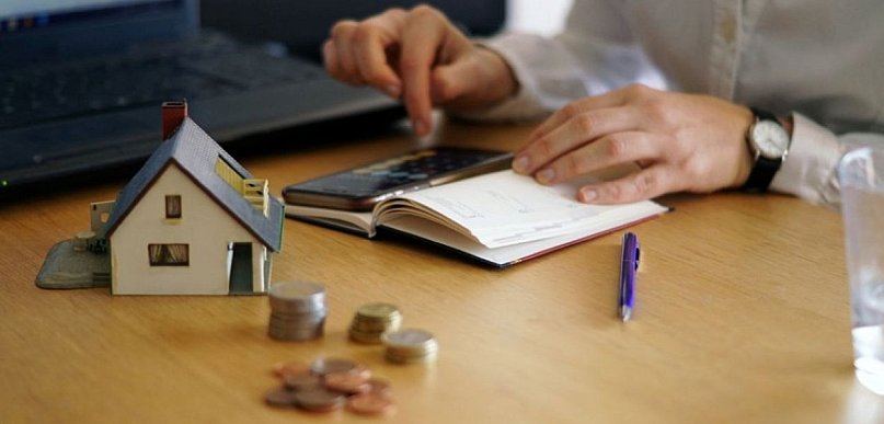 Zakup nieruchomości a podatek od nieruchomości – od którego miesiąca powstaje obow