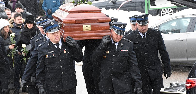 Janina Kwiecień spoczęła na cmentarzu w Sierakowicach