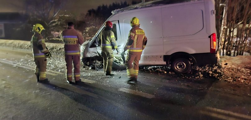 Dzierżążno. Zderzenie dwóch aut na drodze wojewódzkiej