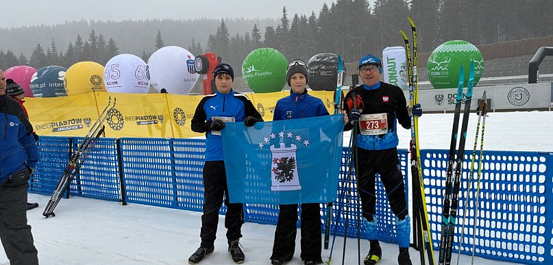Narciarze Cartusii na starcie dorocznego Biegu Piastów