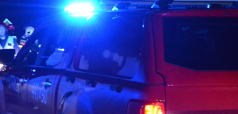 Mezowo. Pożar elewacji budynku. Płomienie dostrzegła przypadkowa osoba