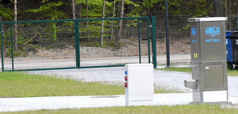 Kamienica Królewska. Teren nad jeziorem dostępny także dla kamperów