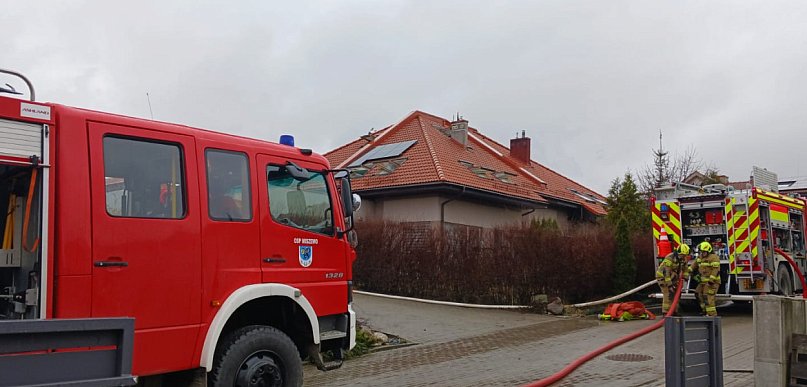 Pępowo. Pożar w budynku mieszkalnym. Na miejscu 10 zastępów straży