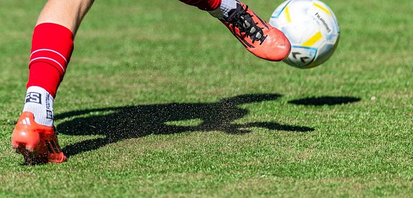 Różnice między futbolem juniorskim a seniorskim