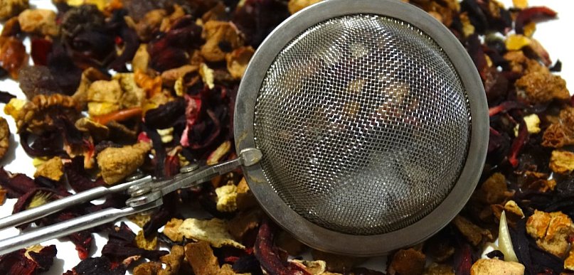 Naturalny sposób na chwilę relaksu - dlaczego warto sięgać po owocowe napary?