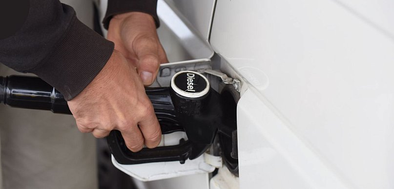 Prezydent podpisał ustawy umożliwiające obniżkę cen paliw