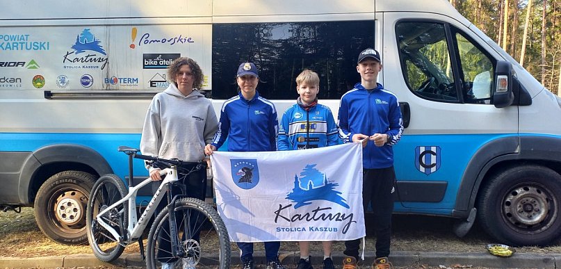 Kolarze Cartusii na starcie Pucharu Polski MTB. Sukces Cezarego Konkola