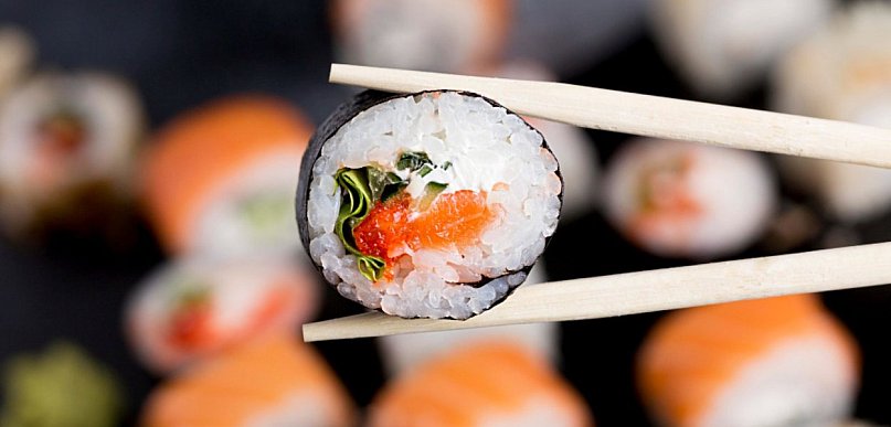 Sushi – czym charakteryzują się różne rodzaje i jakie są ich specyficzne cechy?