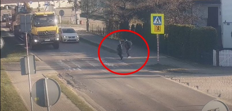 Staniszewo. Skandaliczny manewr kierowcy. Na przejściu były dzieci!