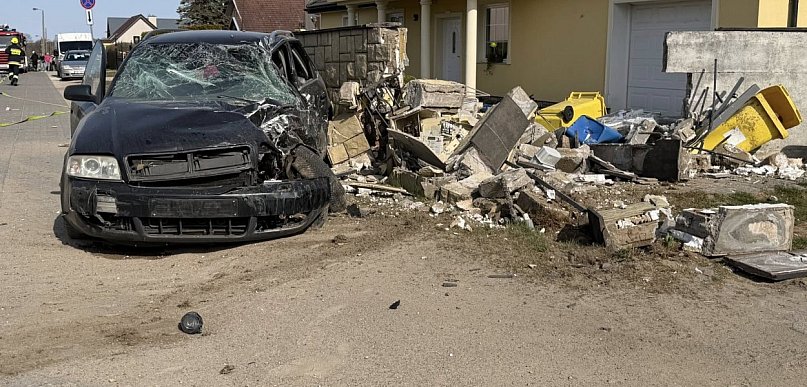 Banino. Poważny wypadek na ul. Księżycowej. Pijany 16-latek za kierownicą