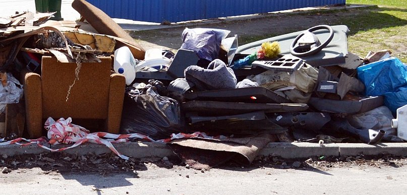 Wraca zbiórka "wielkogabarytów" sprzed posesji. Jest decyzja gminy Kartuzy