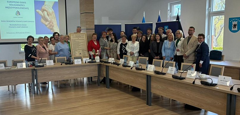 Seniorzy i młodzież obradowali wspólnie. Podpisano list o współpracy