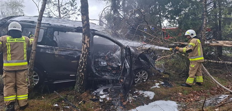 O włos od tragedii. 15-latek z gm. Sierakowice rozbił samochód rodziców