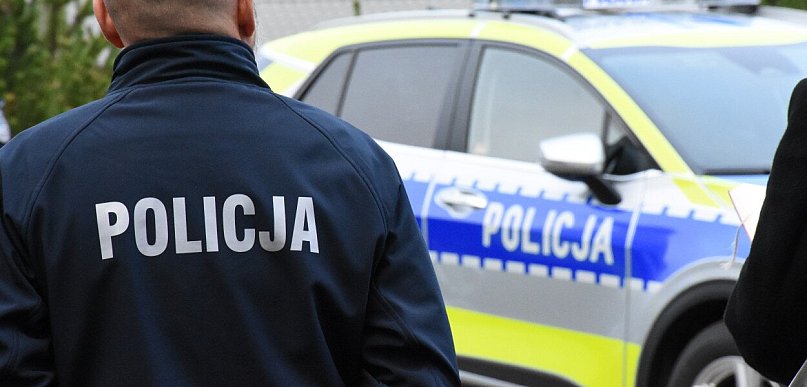 Stężyca. Pił alkohol w aucie, chwilę potem odjechał. Świadkowie nie czekali