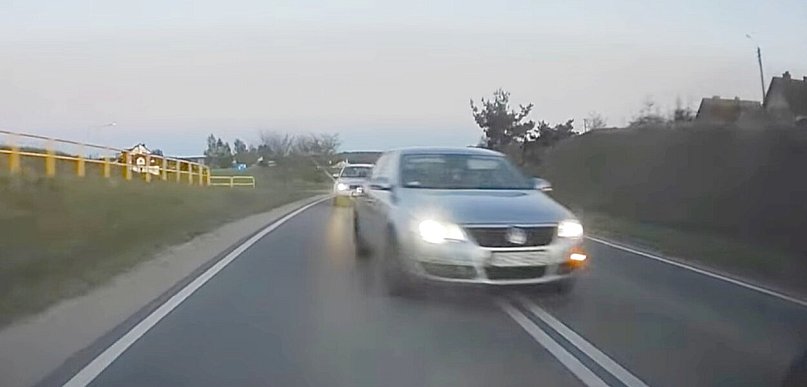 Kierowca volkswagena mocno ryzykował. Wyjątkowo niebezpieczne wyprzedzanie