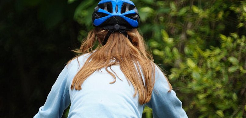 Kask, którego nie czujesz na głowie – jak wybrać ten idealny?