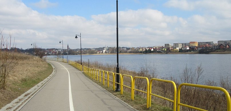Kartuzy. Zamknięto odcinek promenady nad Jeziorem Karczemnym