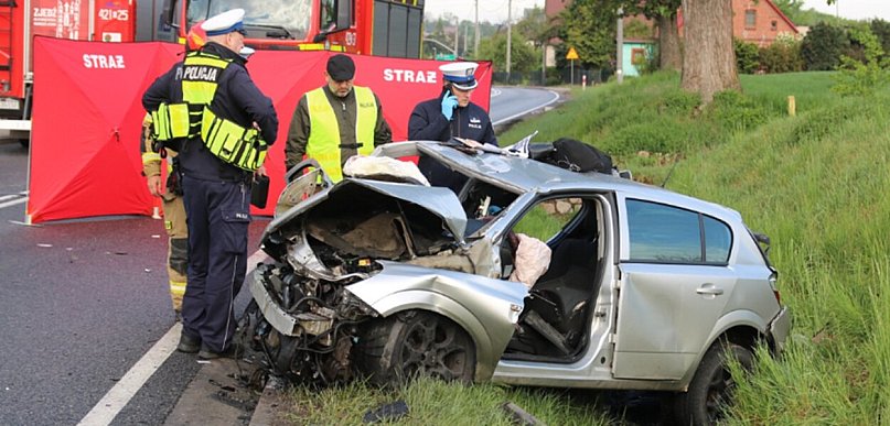Tragiczny wypadek w Chrząstowie. Nie żyją dwie osoby