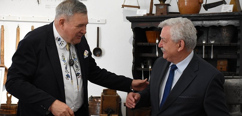 Parlamentarzyści przyjechali na Kaszuby. Odwiedzili muzeum w Kartuzach