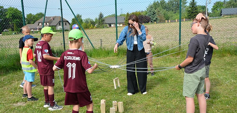 Radosny piknik i emocjonujący mecz przy szkole w Czeczewie