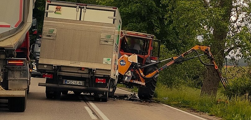 Ręboszewo - Brodnica Górna. Zderzenie samochodu dostawczego z ciągnikiem