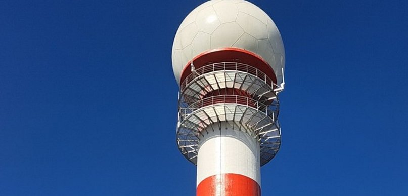 W Leźnie stanął nowy radar dozorowania przestrzeni powietrznej