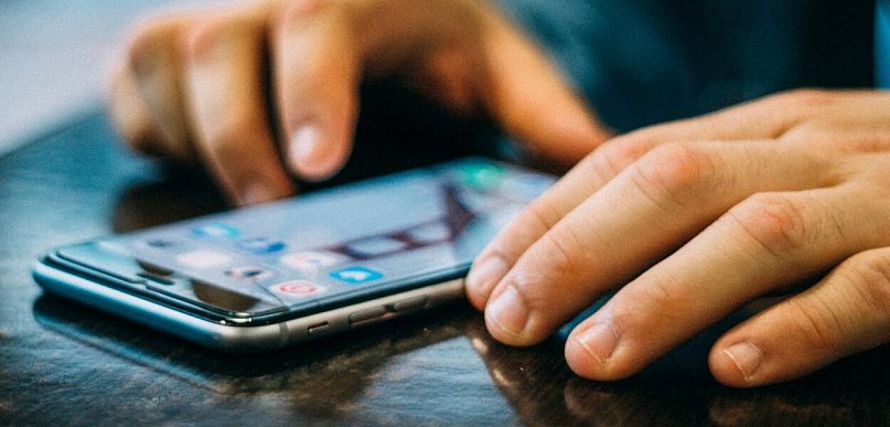 ZUS ostrzega przed oszustami i SMS-ami z linkiem