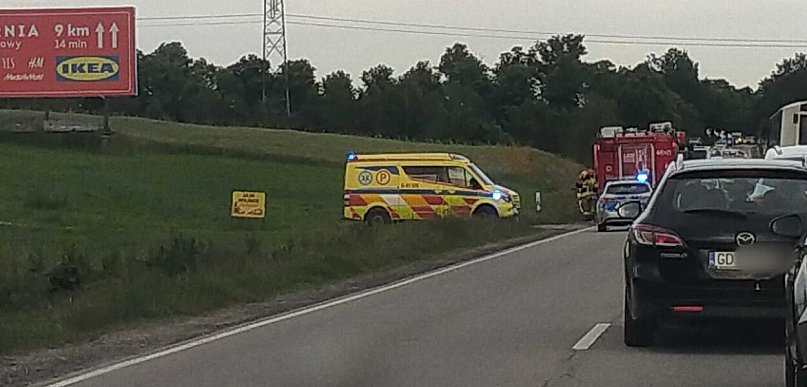 Lniska. Zderzenie dwóch aut. Są utrudnienia w ruchu