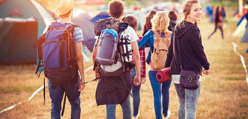 Wakacyjne festiwale pod chmurką. Tego nie zapomnij zabrać