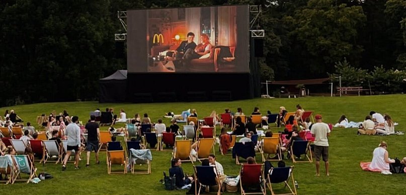 Plenerowe kino letnie w gm. Żukowo. Sprawdź program seansów