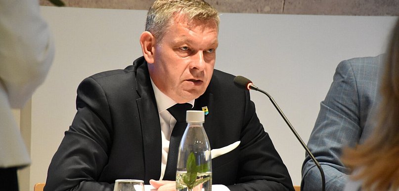 Sulęczyno. Zaskakująca decyzja radnych. Wójt bez wotum zaufania