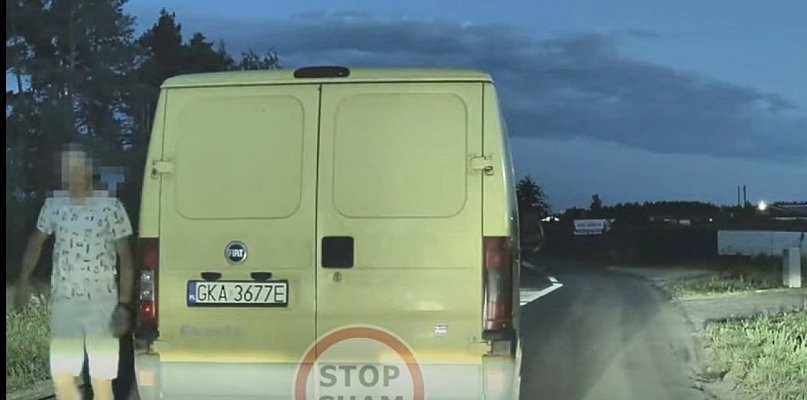 Agresywny kierowca w Stężycy. Blokował drogę, a potem było jeszcze gorzej - 71581