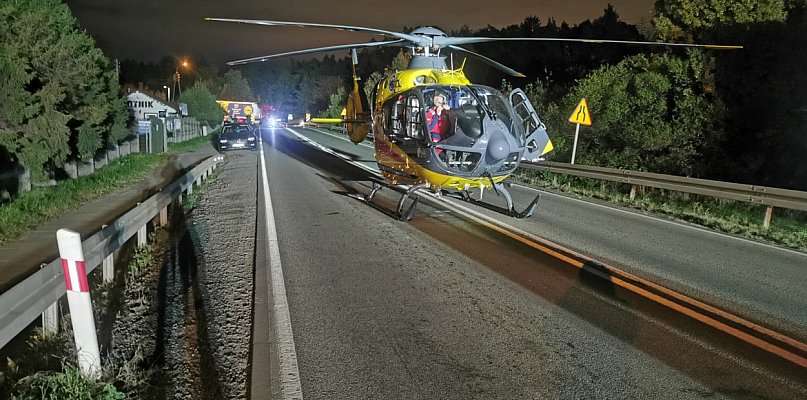 Leźno. Zderzenie osobówki z motocyklem. W akcji śmigłowiec LPR - 72561