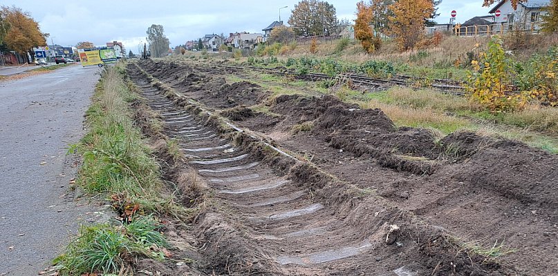 Ruszyły prace związane z odbudową linii kolejowej Kartuzy - Sierakowice - 72696