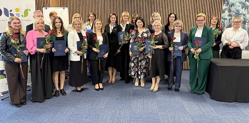 Żukowo. Nauczyciele i dyrektorzy nagrodzeni z okazji Dnia Edukacji Narodowej - 72882