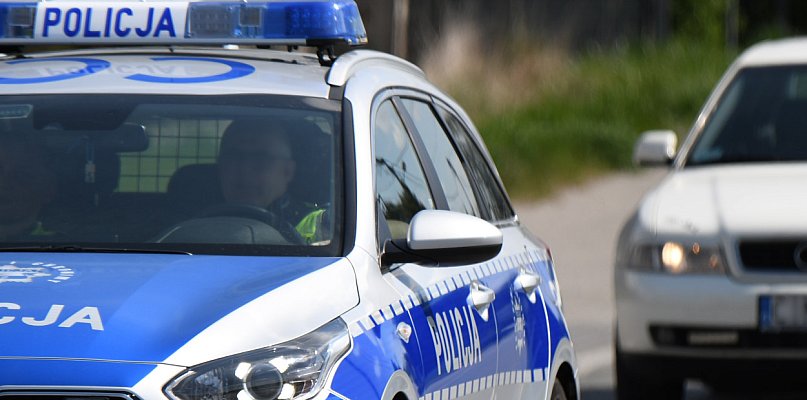 Sierakowice. Awantura przy stacji paliw. Kobieta usiłowała odjechać - 73169
