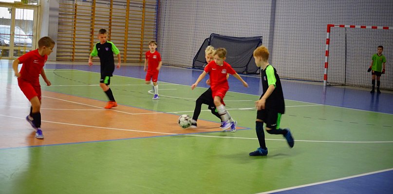 Turniej Piłki Nożnej Halowej w Kiełpinie. Zwycięstwo UKS Sparty Sycewice - 73952